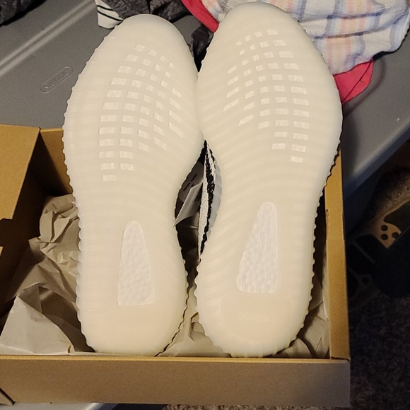 Yeezy Boost 350V2 zebras - Picture 3 of 7